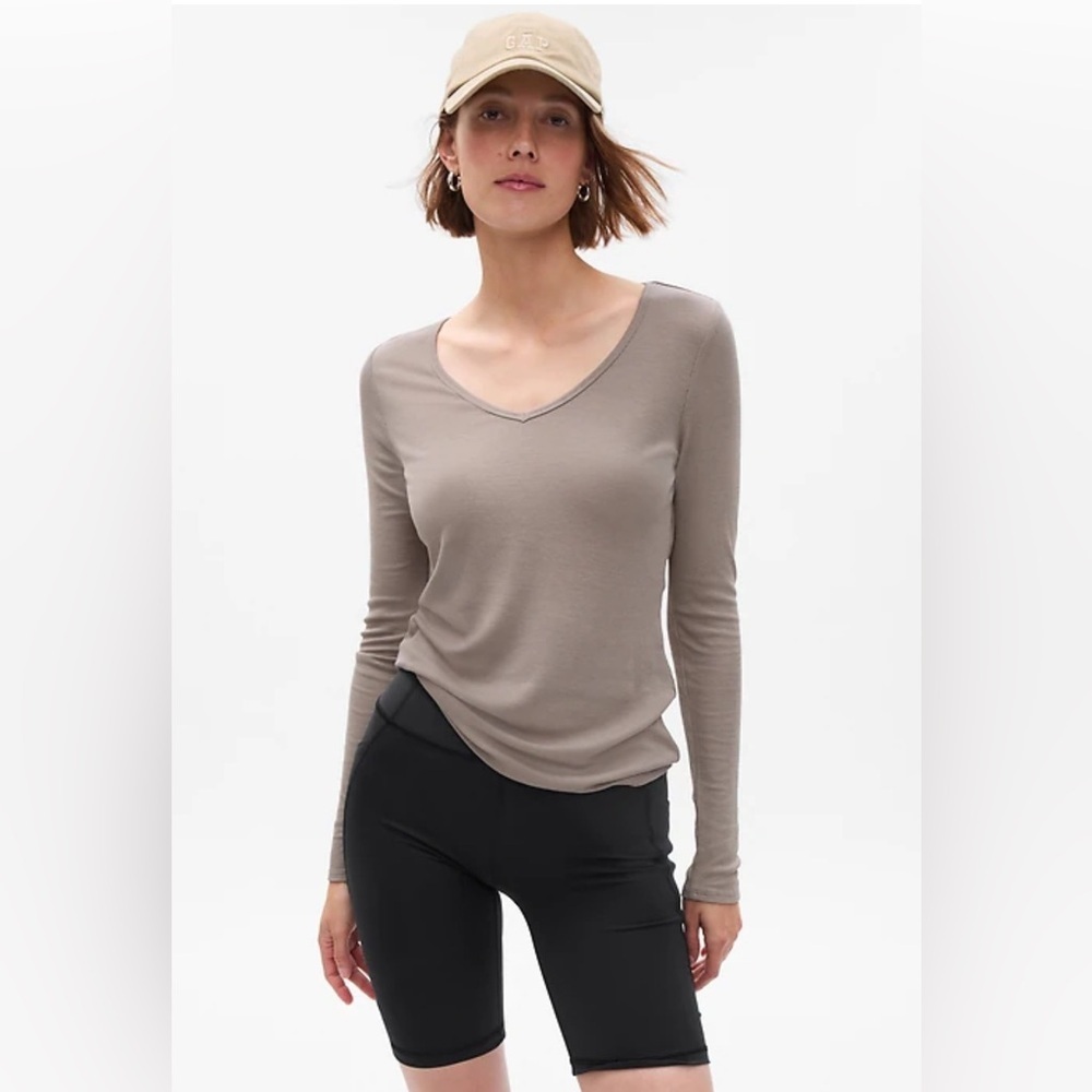 Gap Fit Casual V-Neck Long Sleeve Ribbed Top - Taupe.  Size-X-Large